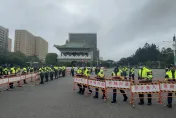 雙十國慶/凱道7點起人車管制　民眾「舉旗抗議」、躺地睡畫面曝