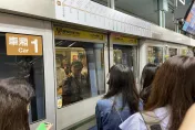 快訊/快缺氧！北捷文湖線電路再出包卡軌道停駛　車門開啟嚇壞乘客