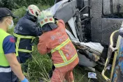 快訊/台2線貢寮段槽車翻覆！駕駛卡車亡…漂白水濺出異味濃