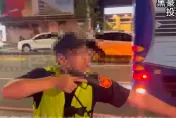 影/20人圍警局！員警亮槍驅離「白衣男沒在怕」　前因後果全曝光