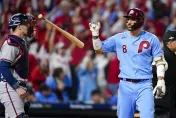 影/卡斯泰拉諾斯2天4轟創紀錄！　費城人贏球享受香檳浴…NFL球星也出現了