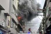 快訊/高雄大寮民宅火警！陽台火舌竄出　警消即時衝現場滅火