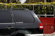 滿頭問號？休旅車窗貼「米字必須虱目魚」網困惑　老司機秒解答