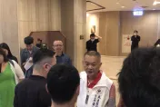 藍白合/「黃金會」場外抗議密室協商　籲公開透明「找齊在野第三勢力」