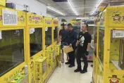 影/攻堅片！娃娃機改裝成骰子賭博機台　警破門逮5人送辦
