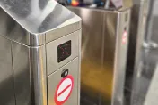 禁止嚇人！萬聖節變裝季到來　車站推新規定：卸完妝才准搭車