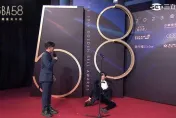 金鐘獎/被宣布得獎！松野高志「浮誇式跌坐紅毯」　反應笑翻全場