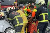 快訊/國3雲林斗六遊覽車驚悚車禍　母子車尾窗噴出雙雙慘死