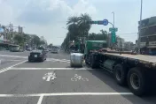 影/高雄20噸「血滴子」路上滾！小港大貨車鋼捲未綁好　駕駛可罰1.8萬