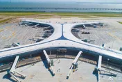 周邊出現「發光的」不明升空物　深圳機場23日深夜航班嚴重誤點