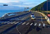 影/奪面瞬間畫面曝！台東金崙大橋特斯拉越線　吉普車閃不及駕駛遭撞死