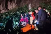基隆忘憂谷車輛「衝破護欄」墜谷！警消空拍搜救　駕駛壓車底亡