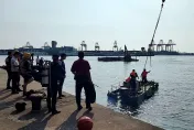 快訊/死神拔河！高雄前鎮漁港汽車墜海　駕駛命危送醫搶救