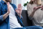 人夫上網「秀戰績」！出軌小三又約女網友開房間　妻感到羞恥怒提告求償