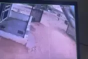 影/恐怖4秒鐘！印度興建中高架橋突然倒塌　2車夫橋下休息慘被壓死