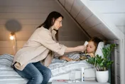 2歲兒腸胃炎！爸請假照顧遭刁難　理由是「孩子需要的是媽媽」