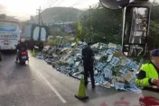 快訊/上班上課注意！基隆載酒聯結車漏貨　「大量台啤灑滿地」現場回堵3公里