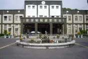 一份郭台銘連署書換一箱衛生紙！麥寮鄉農會總幹事涉賄遭聲押