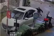 影/車子A到好心痛！她忘記做這件事「撞爛保時捷」…短短13秒荷包大失血