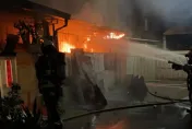 影/台中民宅暗夜大火7旬夫妻葬生火窟　屋內堆滿回收物無路逃