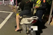 影/台中男「累到機車當床睡」！員警狂拍背沒反應　背後原因惹鼻酸