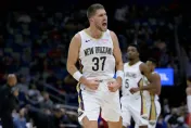 影/NBA頭號勵志哥轟20分！曾到墓園打工、兼職外送　生涯首先發拔活塞