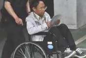 五教共主「少龍」涉性侵6仙女！坐輪椅出庭不認罪　信眾護駕嗆聲