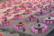 尷尬！兒子回鄉辦婚禮竟0人出席　新郎媽淚灑會場自責「不懂人情世故」