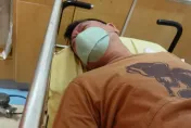 影/孫德榮入院！ 急診躺床「插30公分超粗尿管」痛叫：別問快死了沒