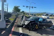 影/開「2385萬法拉利SF90」載馬子自撞！爛如廢鐵　慘！車租來的