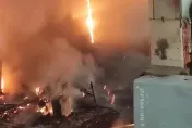 騎樓「廣告燈柱」起火！　台南機車精品量販店遭祝融成廢墟