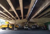 快訊/鶯歌清潔隊工安意外！回收廚餘人員忘關機具電源　左手中指慘遭利刃割斷