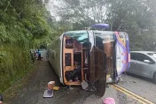 影/宜蘭遊覽車翻覆1死36傷　公路局：車檢、駕籍均正常