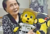 真骨灰粉！102歲阿嬤從創隊就瘋挺　喊話：沒看到阪神虎再次奪冠不能死