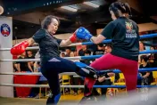 「叫你阿嬤出來打」是真的！60歲張慧珠老當益壯　中正盃泰拳獨拿三金
