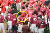中職台灣大賽/龍猿一家親！板凳清空飄粉紅泡泡　蔣少宏偷吻張閔勛嚇到