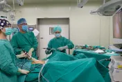 6旬嬤「大肚子」檢查出30cm卵巢囊腫！靠「新技術」快速恢復不留疤