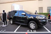 影/國安局採購防彈玻璃掃街車 今首度公開亮相　配備升降式「防彈玻璃帷幕」