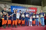 新北消防猛男月曆又來了　合體澳洲消防員一起做公益