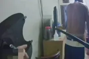 影/對峙畫面曝！「賺比較多要請客」高雄男砍死朋友　警辣椒水壓制