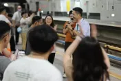 影/耳朵懷孕了！高捷站長高歌疏散人潮「Coldplay散場後的加碼」
