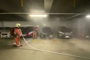 影/直擊！竹科聯發科停車場火燒車竄紅光濃煙　灑水系統2分鐘撲滅