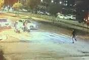 影/台中怪男趁「停等紅燈」亂開車門　女駕駛嚇壞急報警