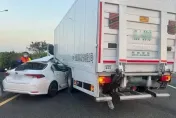 快訊／國1麻豆交流道嚴重車禍！　轎車車頭「整個撞爛」3人受傷