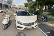 影/邊開車邊拉K！賓士男逃亡18個月拒檢狂飆　吃10萬元罰單