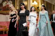 BLACKPINK全員合體！盛裝出席「英國皇室晚宴」　獲查爾斯點名表揚
