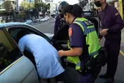 影/我太太羊水破了！上班尖峰新手爸警所大喊　暖警開道5分鐘到院順產