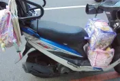 始料未及！「母女3貼」騎車大包小包！　一旁7旬翁「勾到書包」慘摔身亡