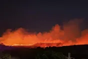 台中火燒山！大火延燒近7小時　烈焰照亮夜空畫面曝