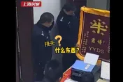影/你懂嗎？員警獲感謝錦旗打開懵了「什麼是YYDS」 網笑噴：有代溝